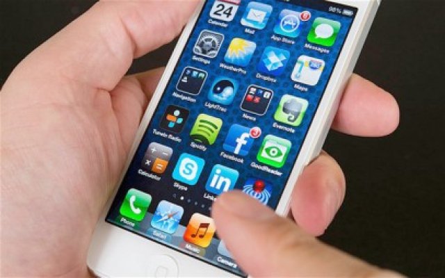 Cât costă iPhone 5C şi iPhone 5S în România